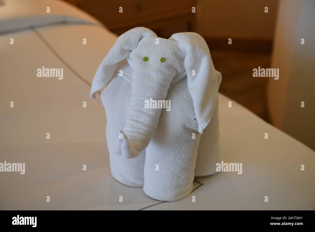 Éléphant fait de serviettes. Serviettes pliantes art. Chambre d'hôtel, Inde  Photo Stock - Alamy