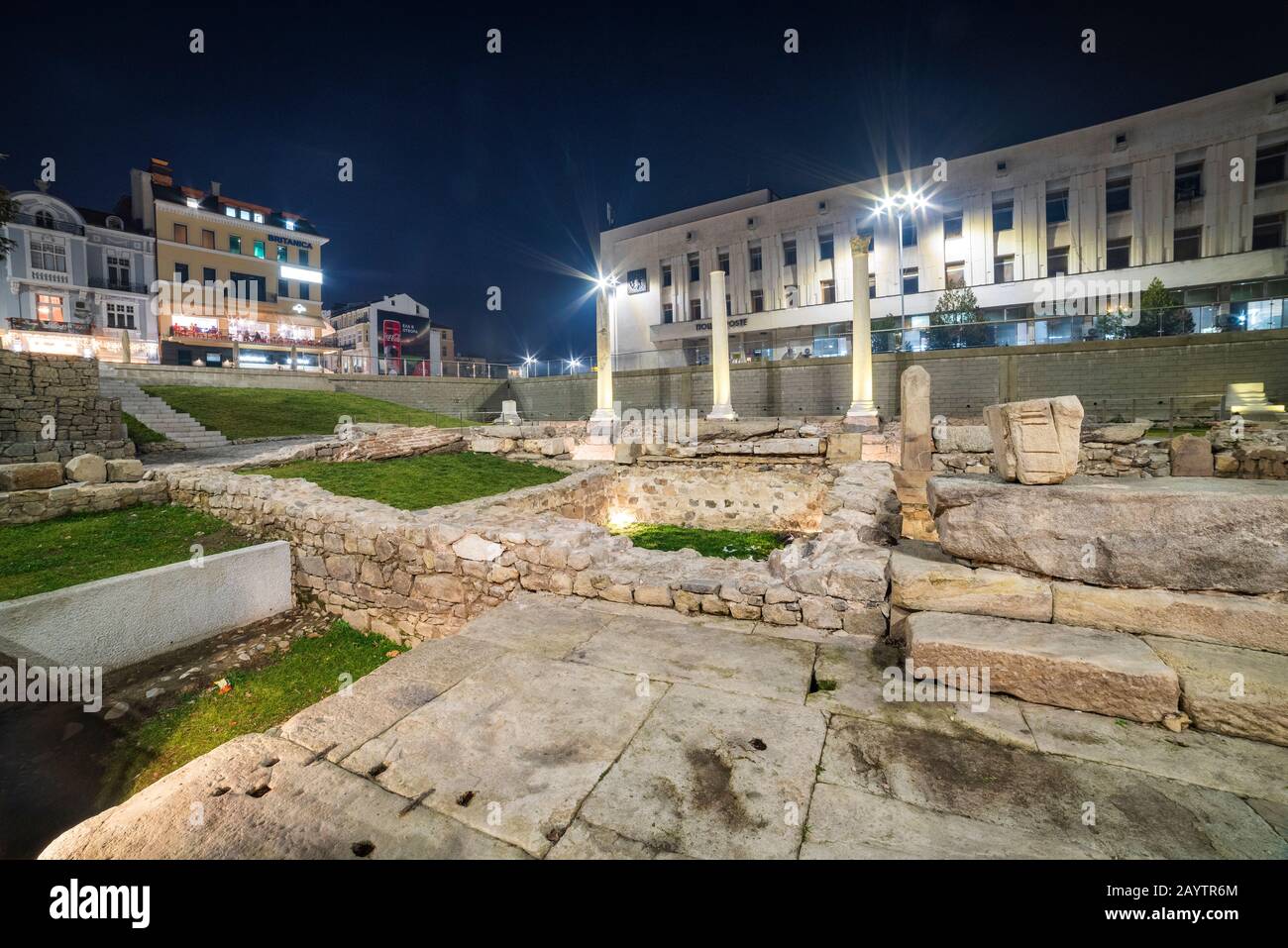 Nouvelle vision de la place centrale de nuit en ville de Plovdiv, Bulgarie, la plus ancienne ville de l'Europe Banque D'Images