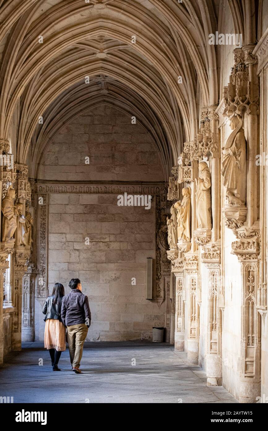 Turistas asiaticos en el claustro, Monasterio de San Juan de los Reyes, Toledo, Castilla-la Mancha, Espagne. Banque D'Images