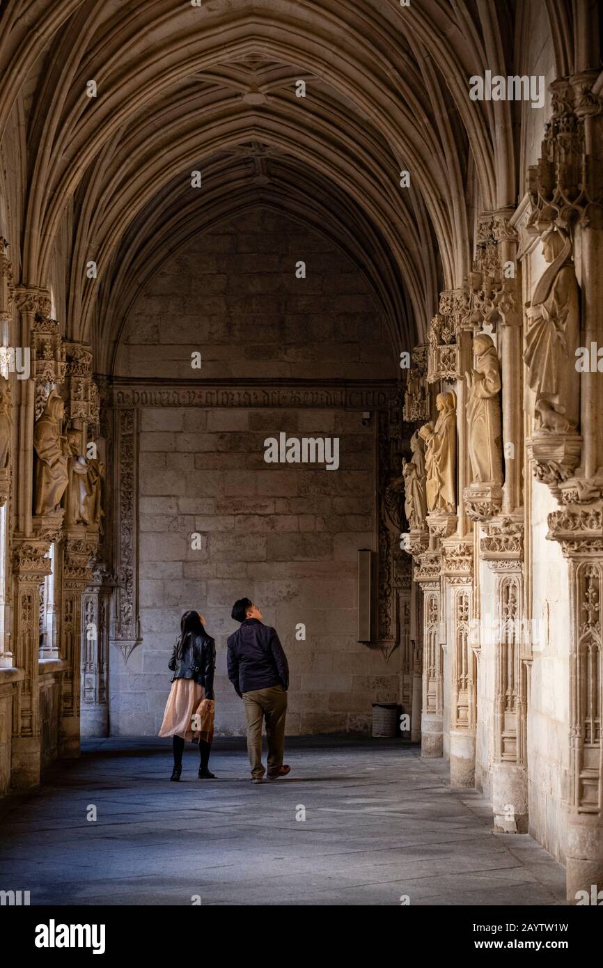 Turistas asiaticos en el claustro, Monasterio de San Juan de los Reyes, Toledo, Castilla-la Mancha, Espagne. Banque D'Images