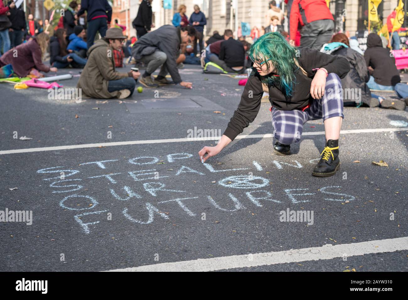 Protestation contre la rébellion d'extinction devant le parlement irlandais à Dublin, en Irlande. Banque D'Images