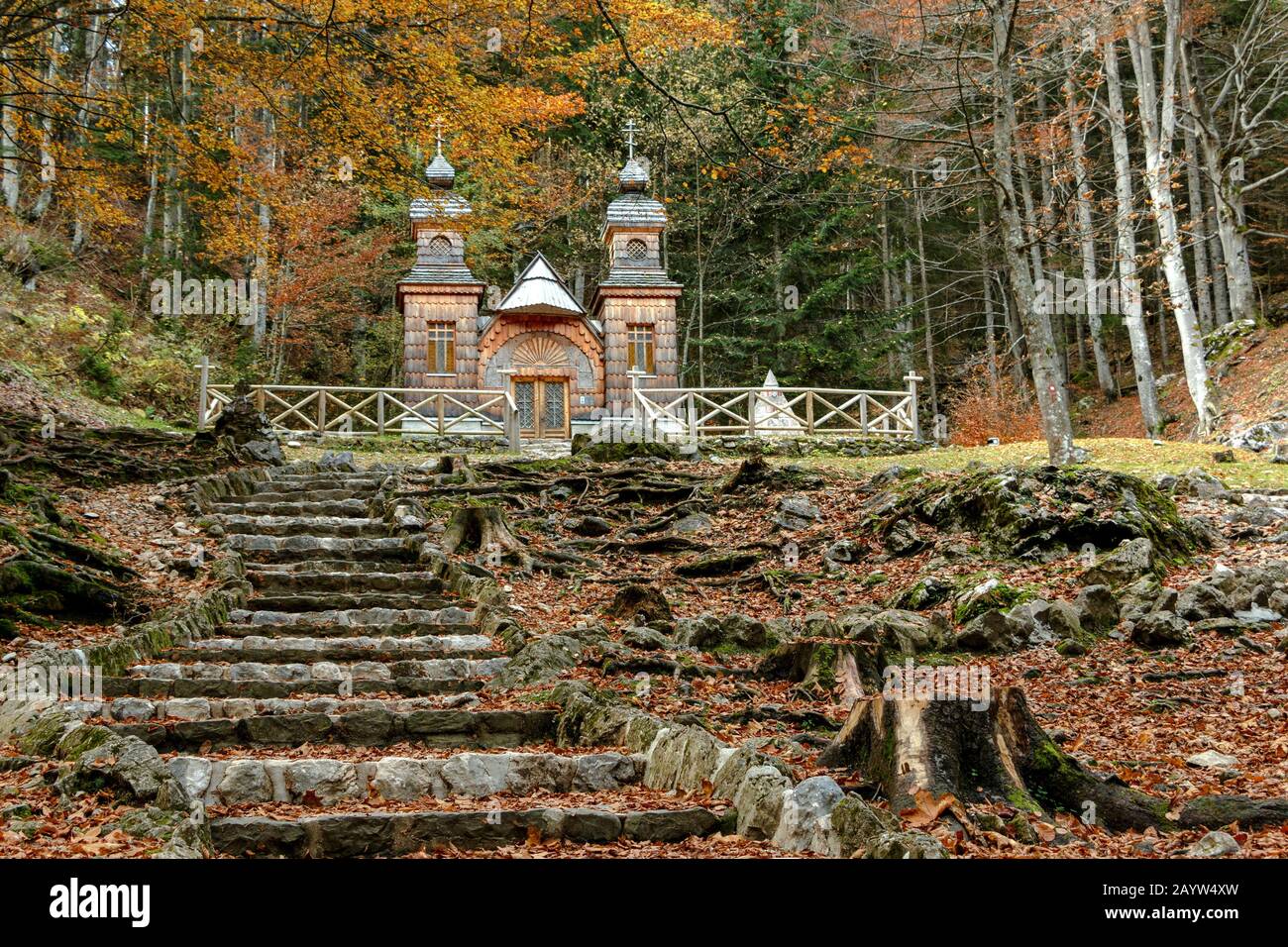 La Chapelle russe sur la route russe sur le côté nord du col Vrsic en Slovénie Banque D'Images