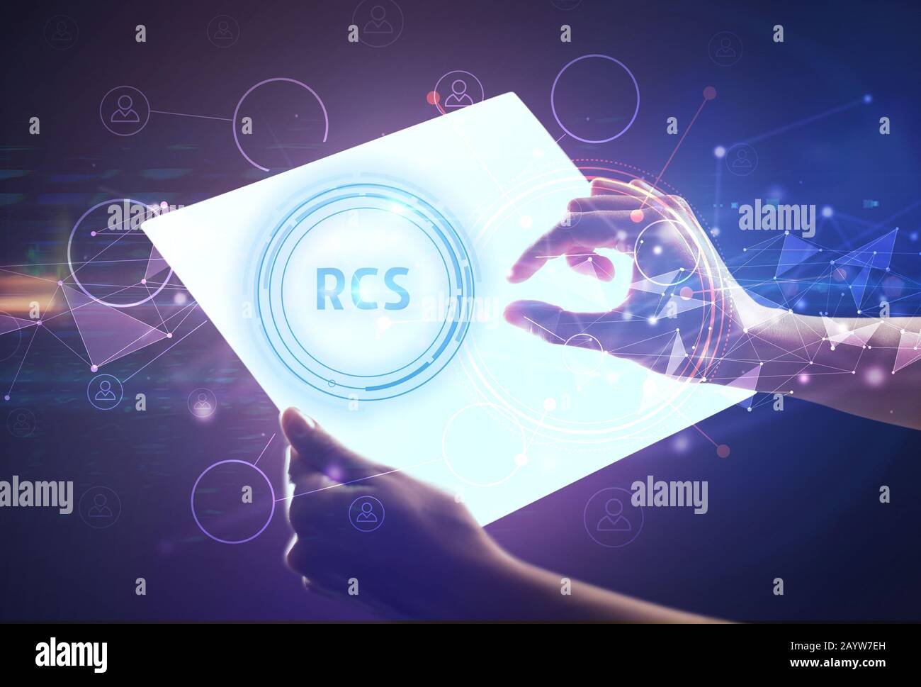 Tablette futuriste avec inscription RCS, concept technologique moderne Banque D'Images