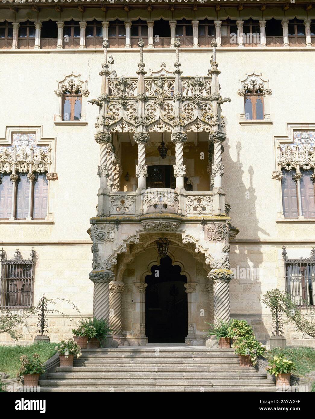 Espagne, Catalogne, Province De Barcelone, Argentine. Maison De Gari. Bâtiment moderniste conçu par Josep Puig i Cadafalch, 1898-1900. Détail de la façade, avec éléments décoratifs de style néo-gothique. Banque D'Images