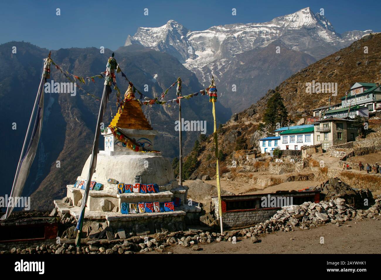 Petit temple en route vers le camp de base de l'Everest Banque D'Images Petit temple en route vers le camp de base de l'Everest Banque D'Images