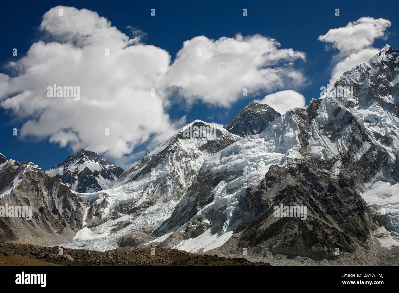 Image du mont everest et des montagnes environnantes de Kala Pattar Banque D'Images Image du mont everest et des montagnes environnantes de Kala Pattar Banque D'Images
