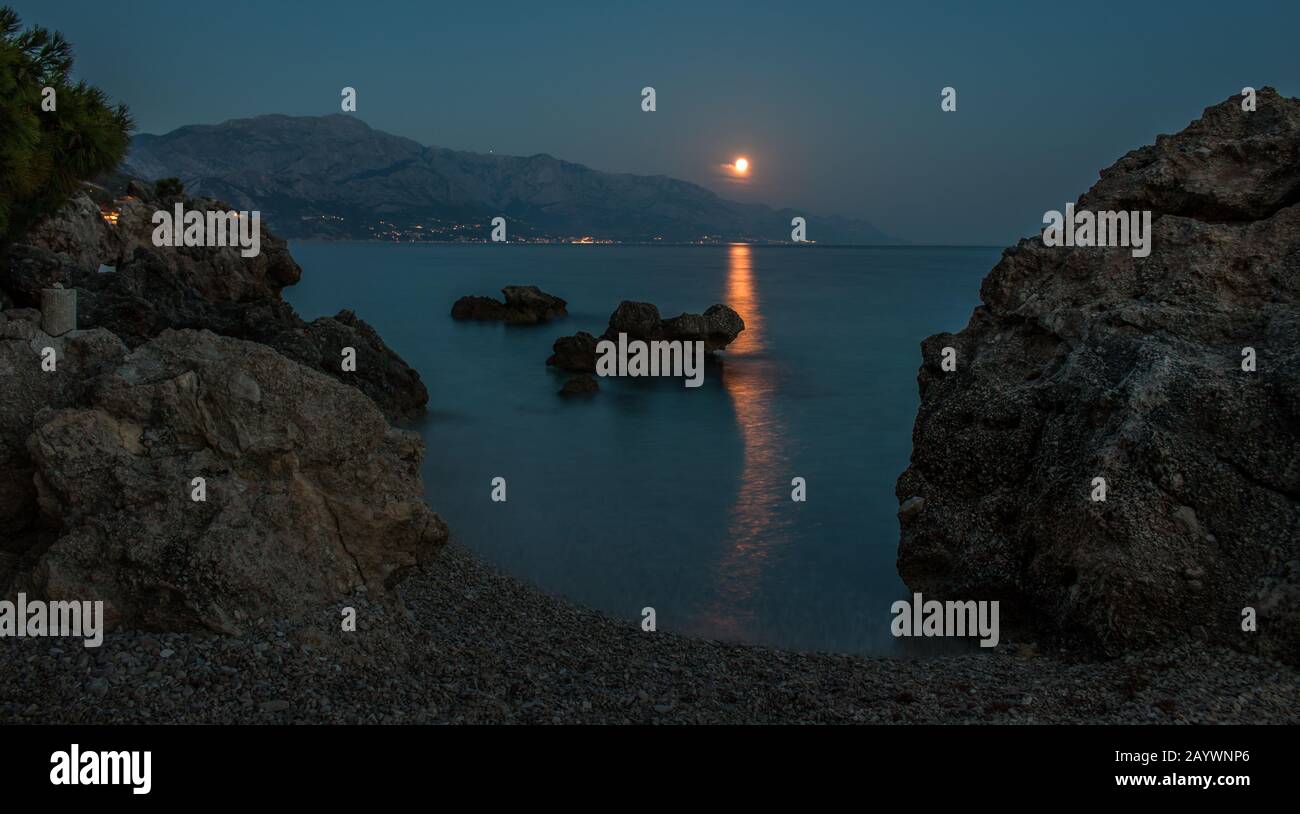 Moon Rising, Dalmatie Centrale, Croatie Banque D'Images