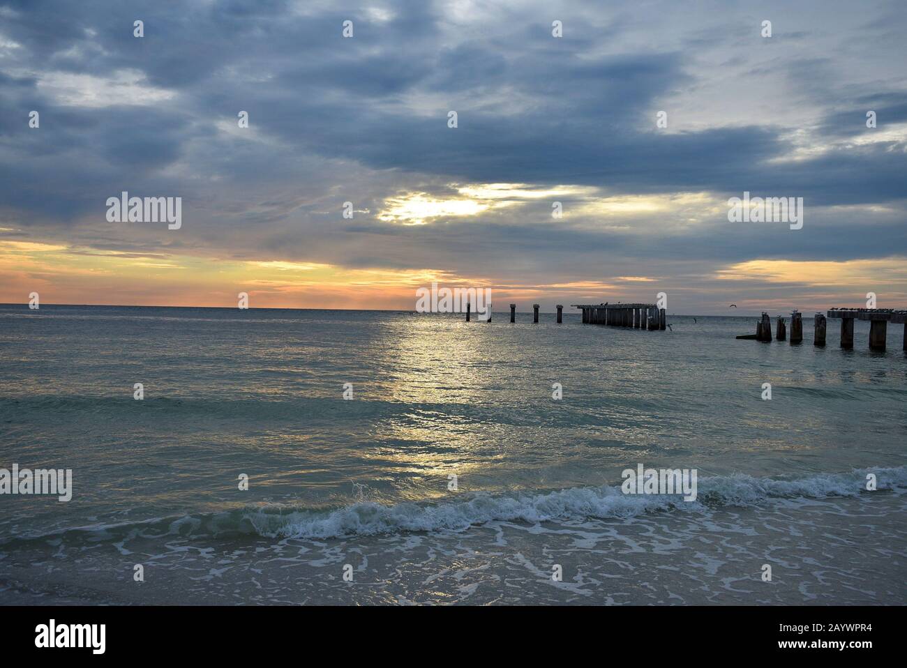 Boca Grande Beach Pier Au Coucher Du Soleil, Beach Landscape Photography, Southwest Florida Gasparilla Island, Coastal Background, Délabré Béton Pier Banque D'Images
