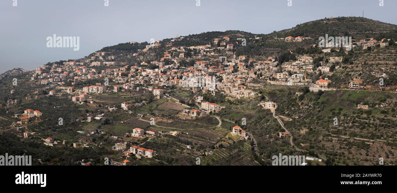 Vue panoramique sur le village de Deir El Qamar et l'ancienne architecture du mont Liban Moyen-Orient Banque D'Images