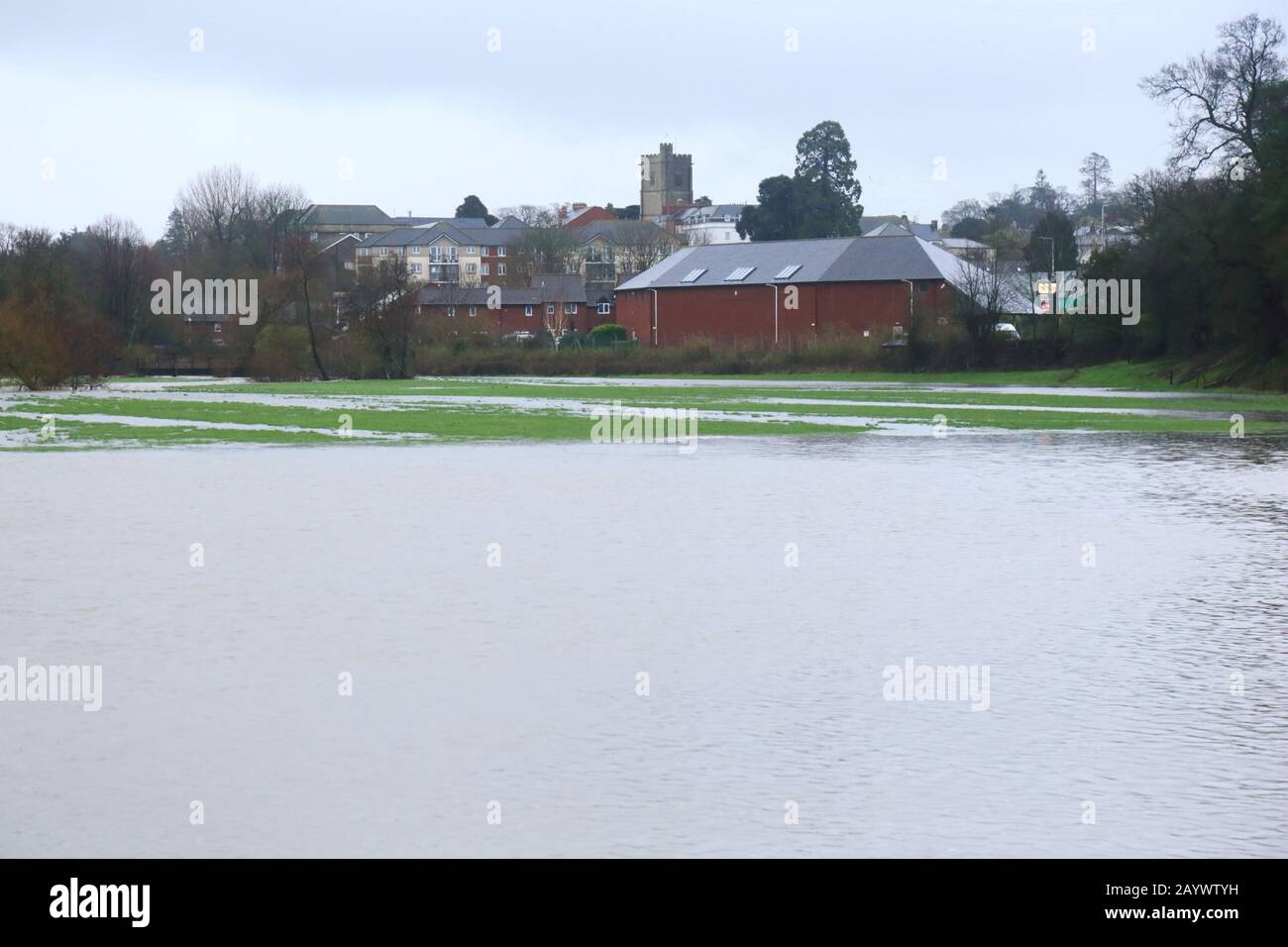 A inondé la vallée d'Ax dans East Devon, au Royaume-Uni pendant la tempête Dennis. Champs agricoles autour de la rivière Ax près de la ville d'Axminster. Banque D'Images