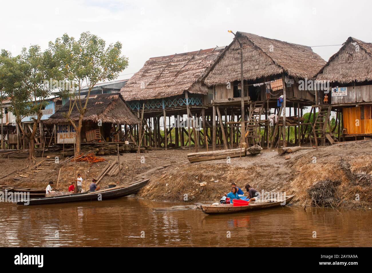 Vue sur les maisons sur pilotis à Belem à Iquitos, une ville sur la rivière Amazone dans le bassin de la rivière Amazone péruvienne. Banque D'Images