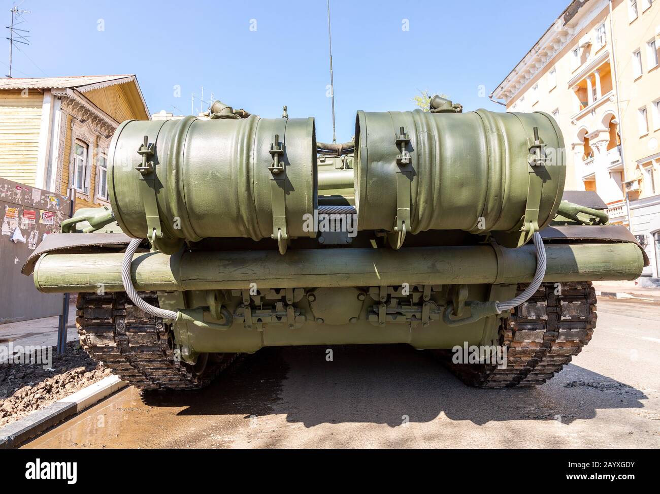 Samara, Russie - 5 mai 2018: Retour de l'armée russe principal char de combat T-72B3M à la rue de la ville avant le défilé Banque D'Images