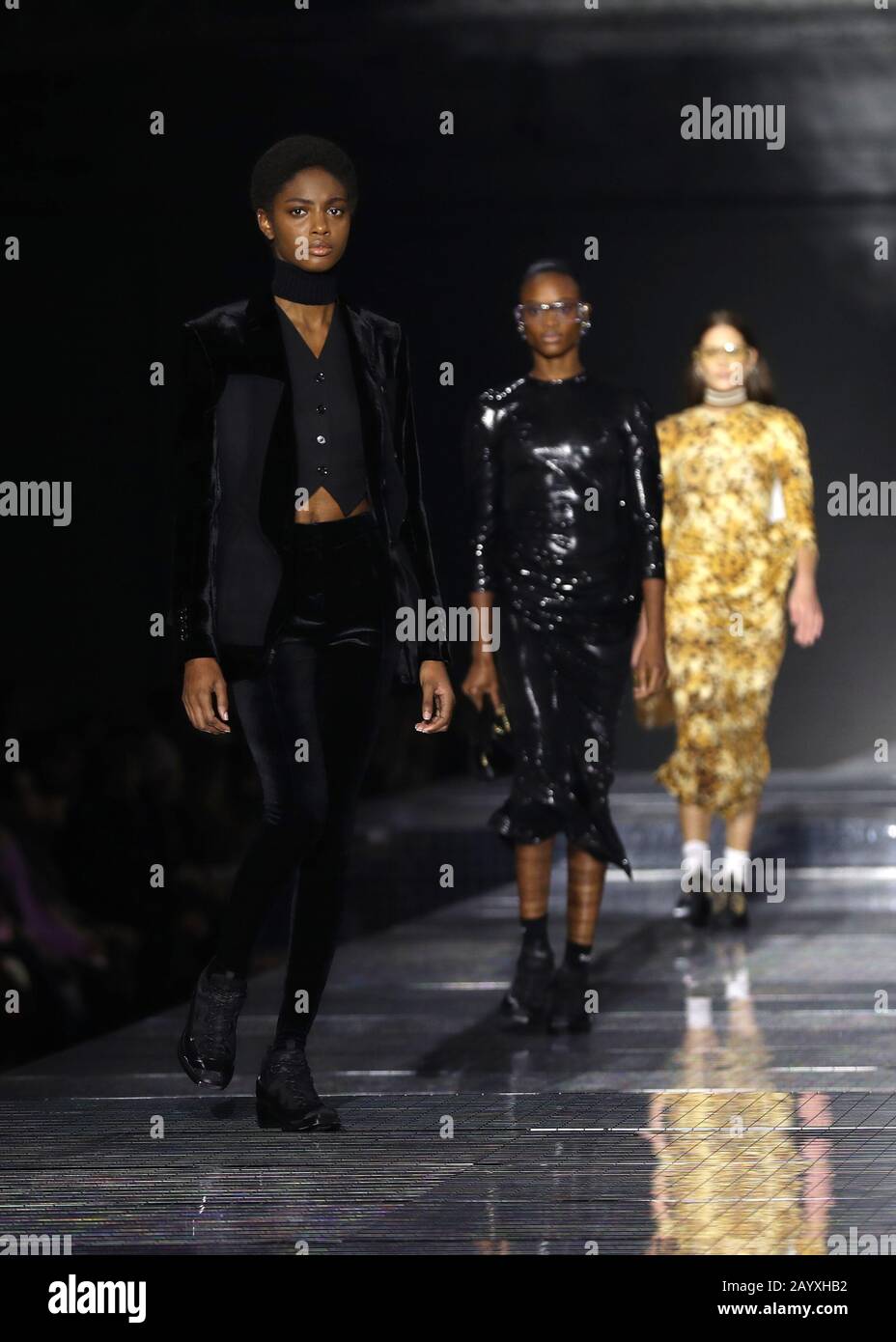 Modèles sur la passerelle lors du spectacle Burberry à la London Fashion week février 2020, qui s'est tenu à Olympia National, Londres. Banque D'Images