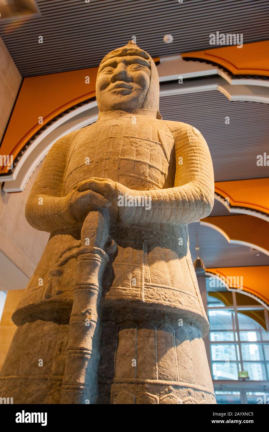 L'échelle d'art : l'escalier principal du bâtiment Venturi de 1991 avec des statues chinoises au Seattle Art Museum (connu sous le nom de SAM) est un musée d'art Banque D'Images