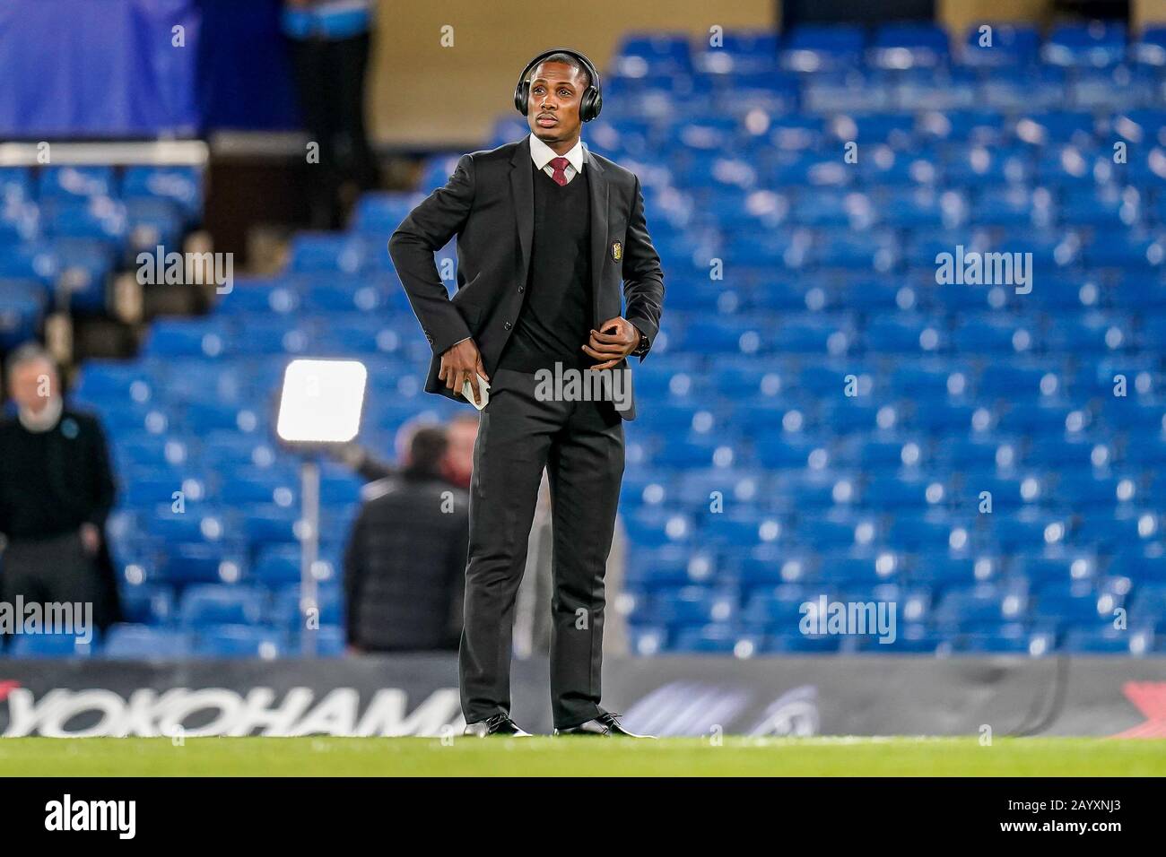 Londres, Royaume-Uni. 17 février 2020. Odion Ighalo (sur prêt de Shanghai Shenhua) de Man Utd enquête le terrain avant le match de la Premier League entre Chelsea et Manchester United à Stamford Bridge, Londres, Angleterre, le 17 février 2020. Photo De David Horn. Crédit: Images Prime Media / Alay Live News Banque D'Images