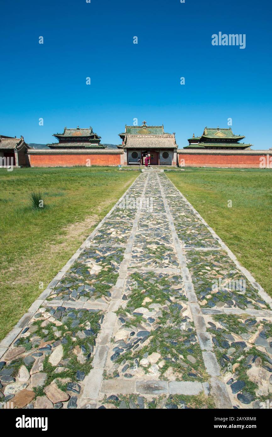 Vue sur le temple du Dalaï Lama et les temples de Zuu, partie du complexe du monastère d'Erdene Zuu à Kharakhorum, Mongolie, le plus grand monastère de Mongolie, Banque D'Images