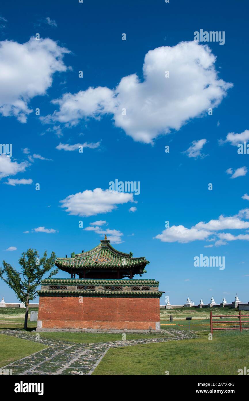 Vue sur le temple du Dalaï Lama, qui fait partie du complexe du monastère d'Erdene Zuu à Kharakhorum, en Mongolie, le plus grand monastère de Mongolie, (Héris mondial de l'UNESCO Banque D'Images
