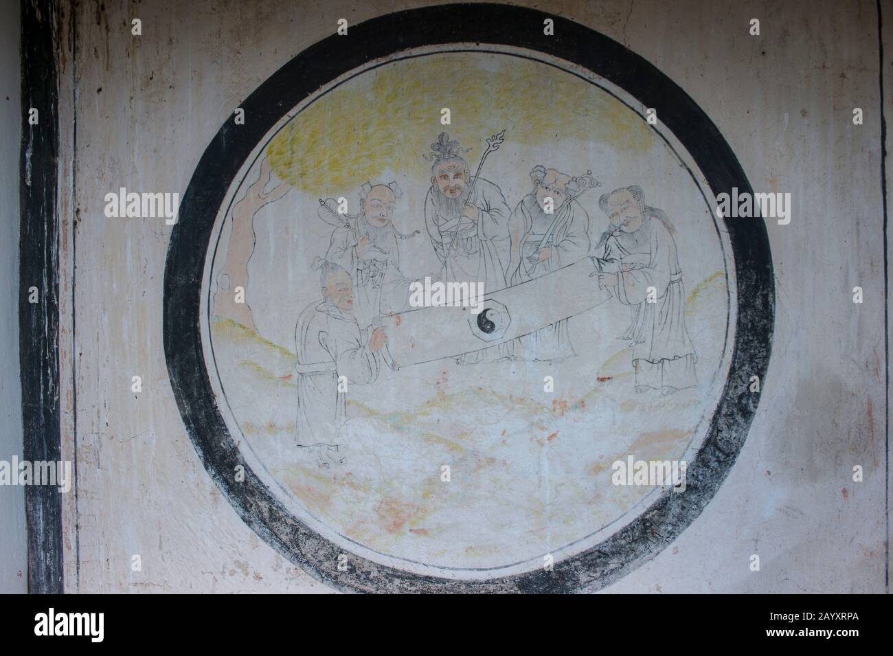 Ancienne peinture murale sur la porte des temples de Zuu montrant yng et yang, une partie du complexe du monastère d'Erdene Zuu à Kharakhorum, Mongolie, Mongolie l Banque D'Images