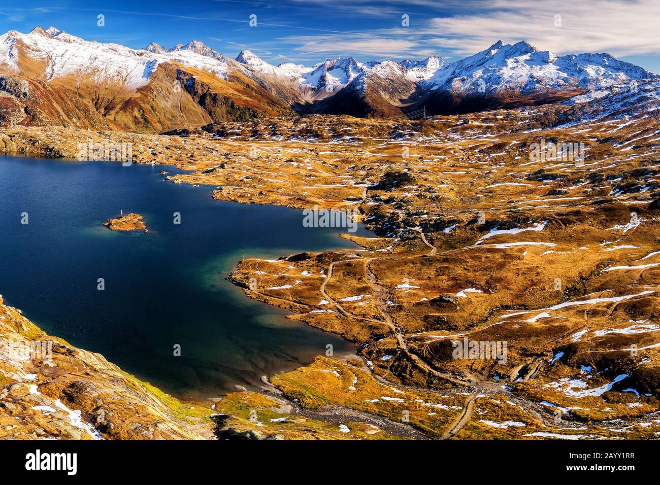 Sur le lac Totensee Nyon en Suisse, canton du Valais, Suisse, Europe. Banque D'Images