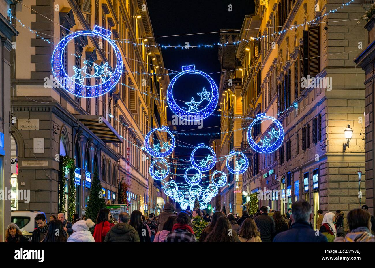 Florence illuminée le soir à l'heure de Noël, Toscane, Italie. Banque D'Images