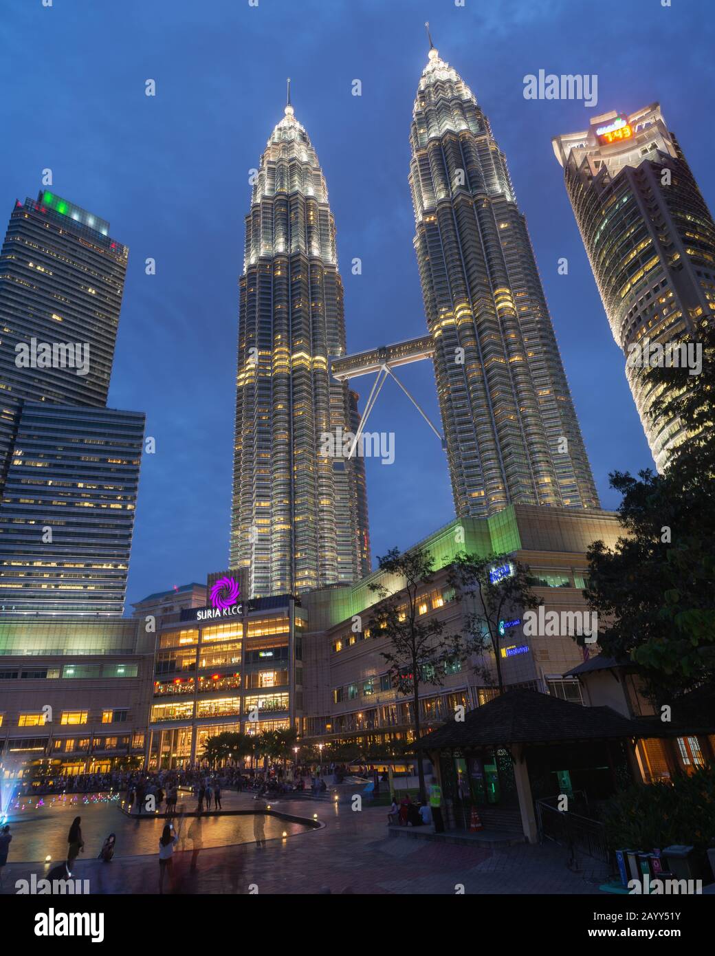 Petronas Towers, également connu sous le nom de Menara Petronas, est le plus haut bâtiment au monde de 1998 à 2004. Banque D'Images