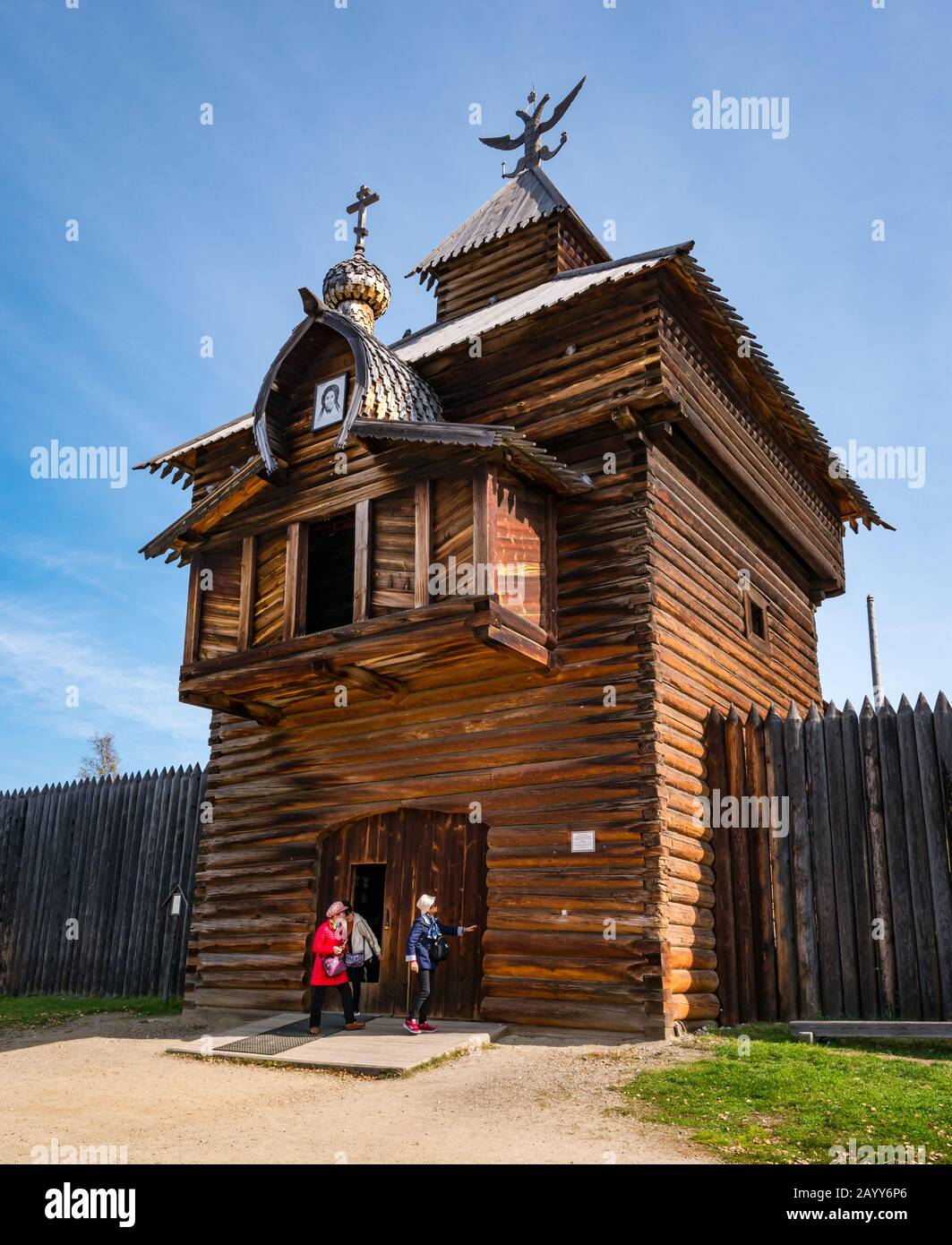 Chapelle ou église orthodoxe russe en bois de style traditionnel, Musée Taltsy d'architecture en bois, région d'Irkoutsk, Sibérie, Russie Banque D'Images
