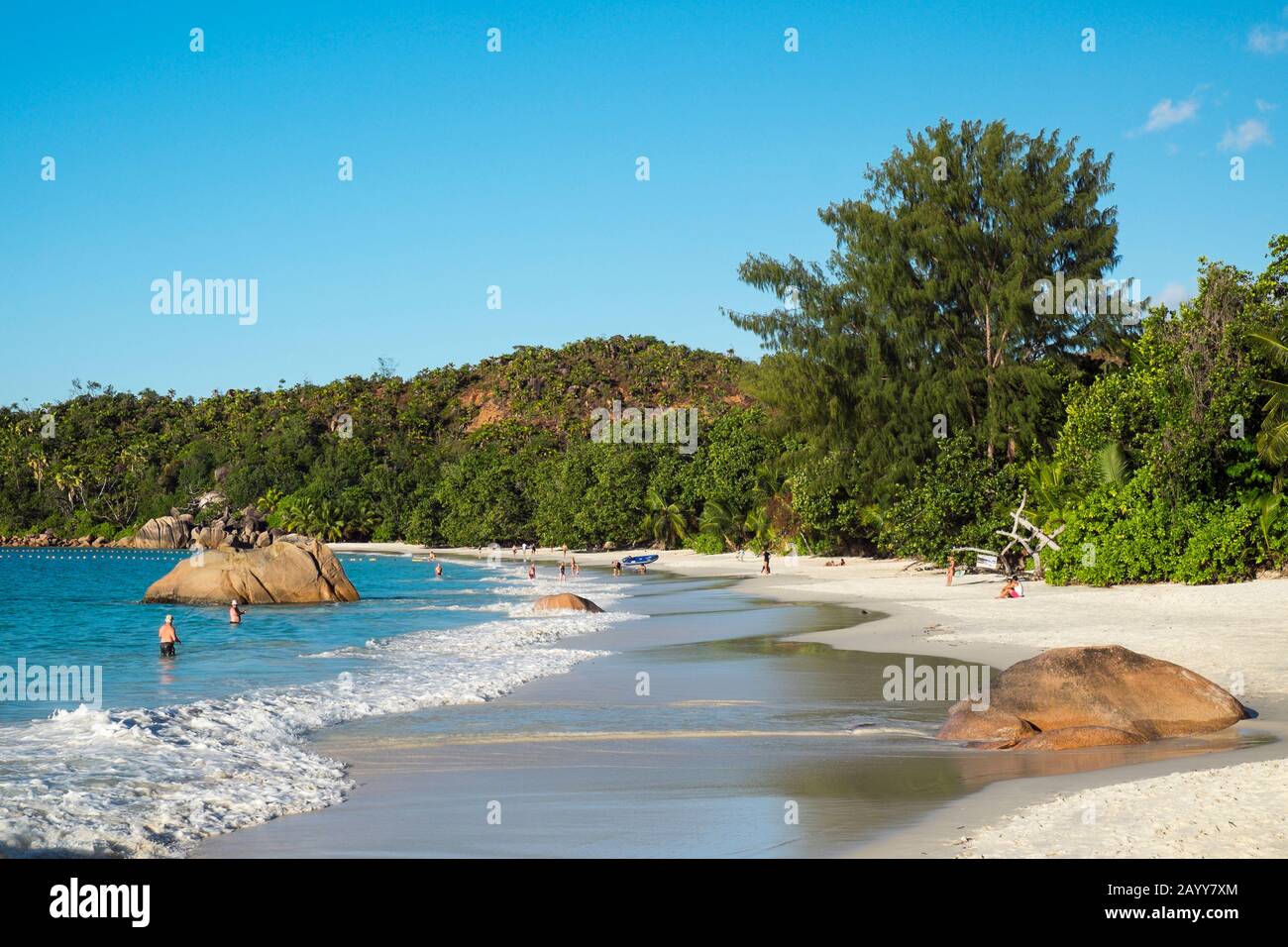 Vue sur l'Anse Lazio, l'une des plages les plus populaires des îles Praslin. Seychelles Banque D'Images