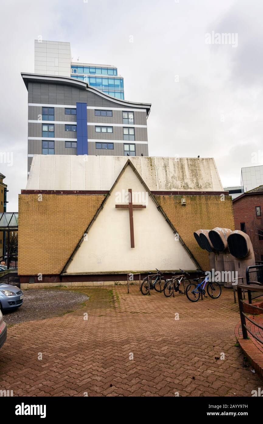 Église moderne sur le site de Reading Abbey Banque D'Images
