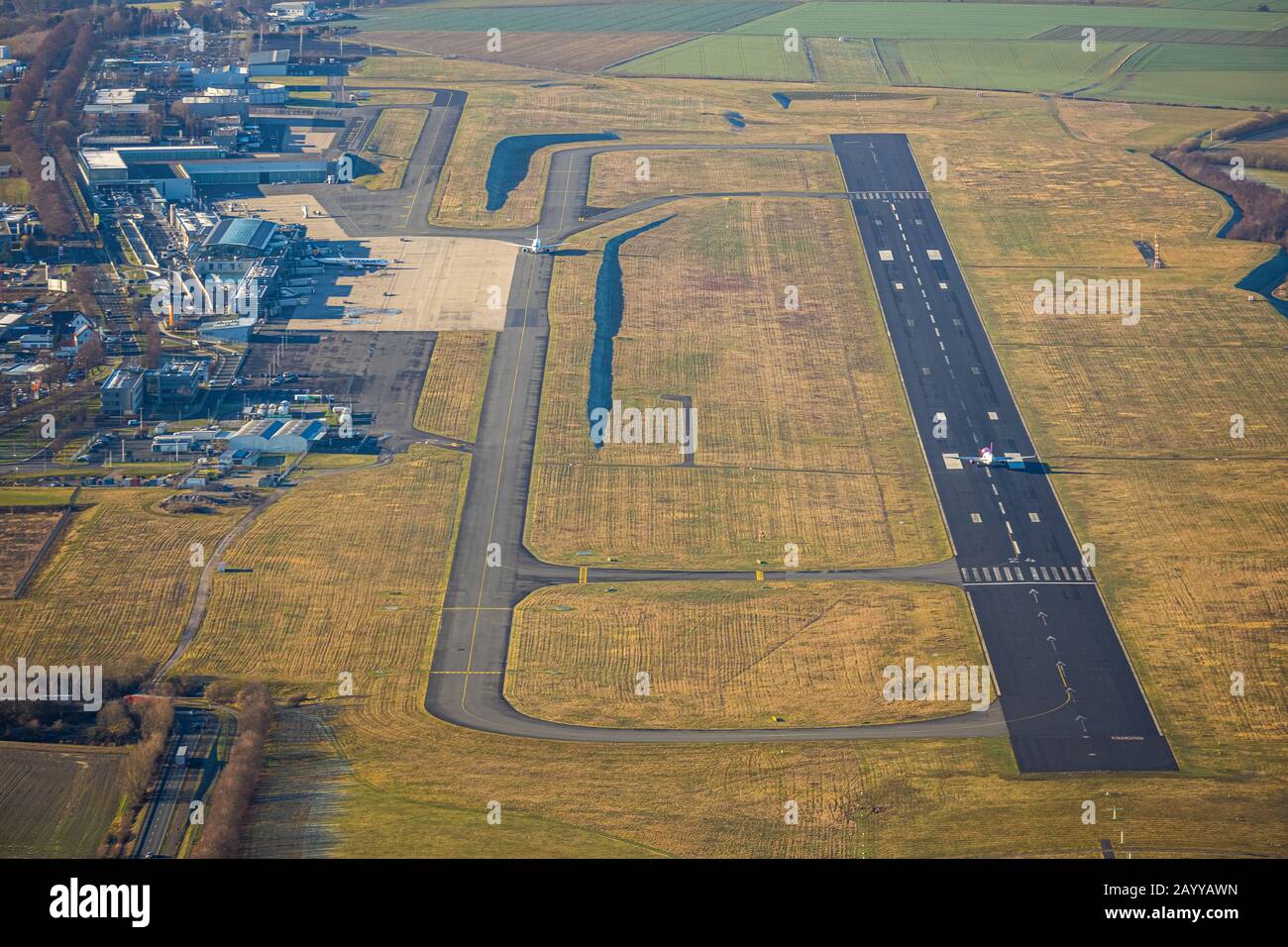 Photo aérienne, piste Dortmund aéroport, Dortmund, région de la Ruhr, Rhénanie-du-Nord-Westphalie, Allemagne, DE, Europe, vue oiseaux-yeux, photo aérienne, photo aérienne Banque D'Images