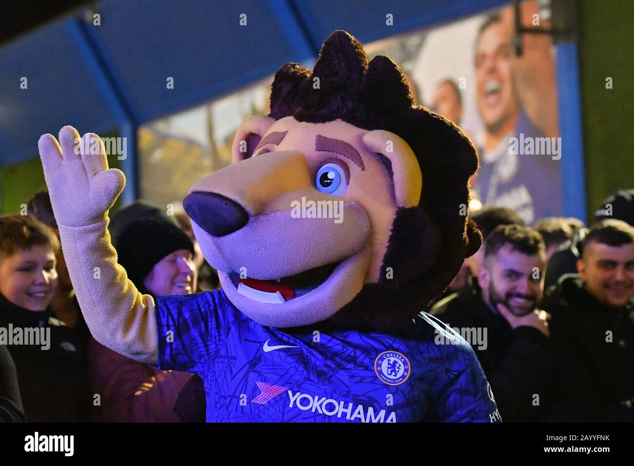 Londres, Royaume-Uni. 17 février 2020. Mascotte Chelsea lors du match de la Premier League entre Chelsea et Manchester United à Stamford Bridge, Londres, le lundi 17 février 2020. (Crédit: Ivan Yordanov | MI News) la photographie ne peut être utilisée qu'à des fins de rédaction de journaux et/ou de magazines, licence requise à des fins commerciales crédit: Mi News & Sport /Alay Live News Banque D'Images