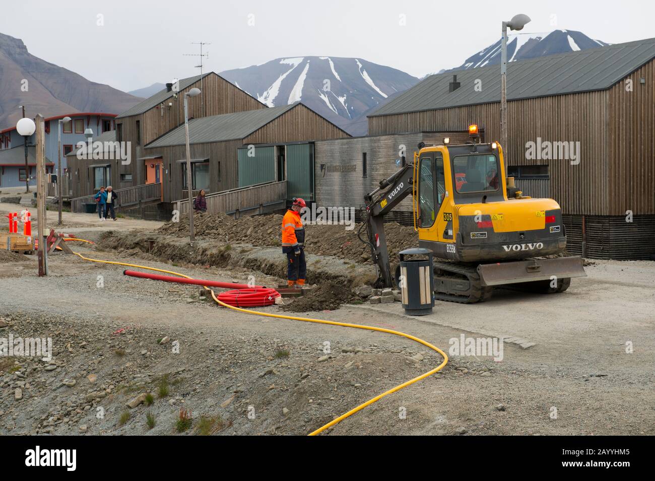 Construction à Longyarbyen, qui est le plus grand établissement et le centre administratif de Svalbard, Norvège. Banque D'Images