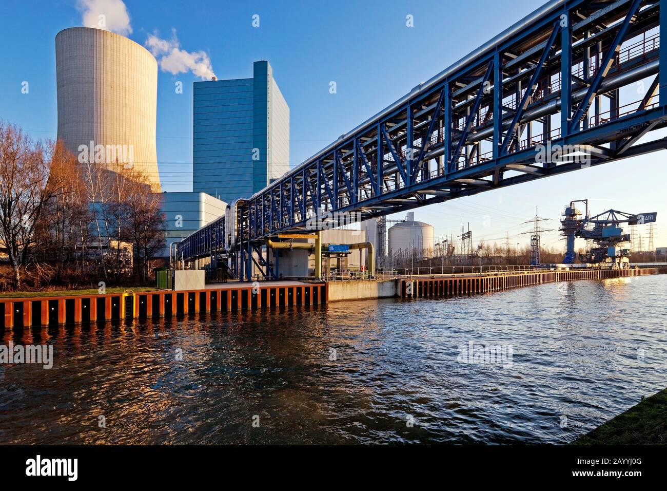 Centrales électriques au charbon Datteln 4 à Datteln-Hamm-Chanel dans la soirée, Allemagne, Rhénanie-du-Nord-Westphalie, région de la Ruhr, Datteln Banque D'Images