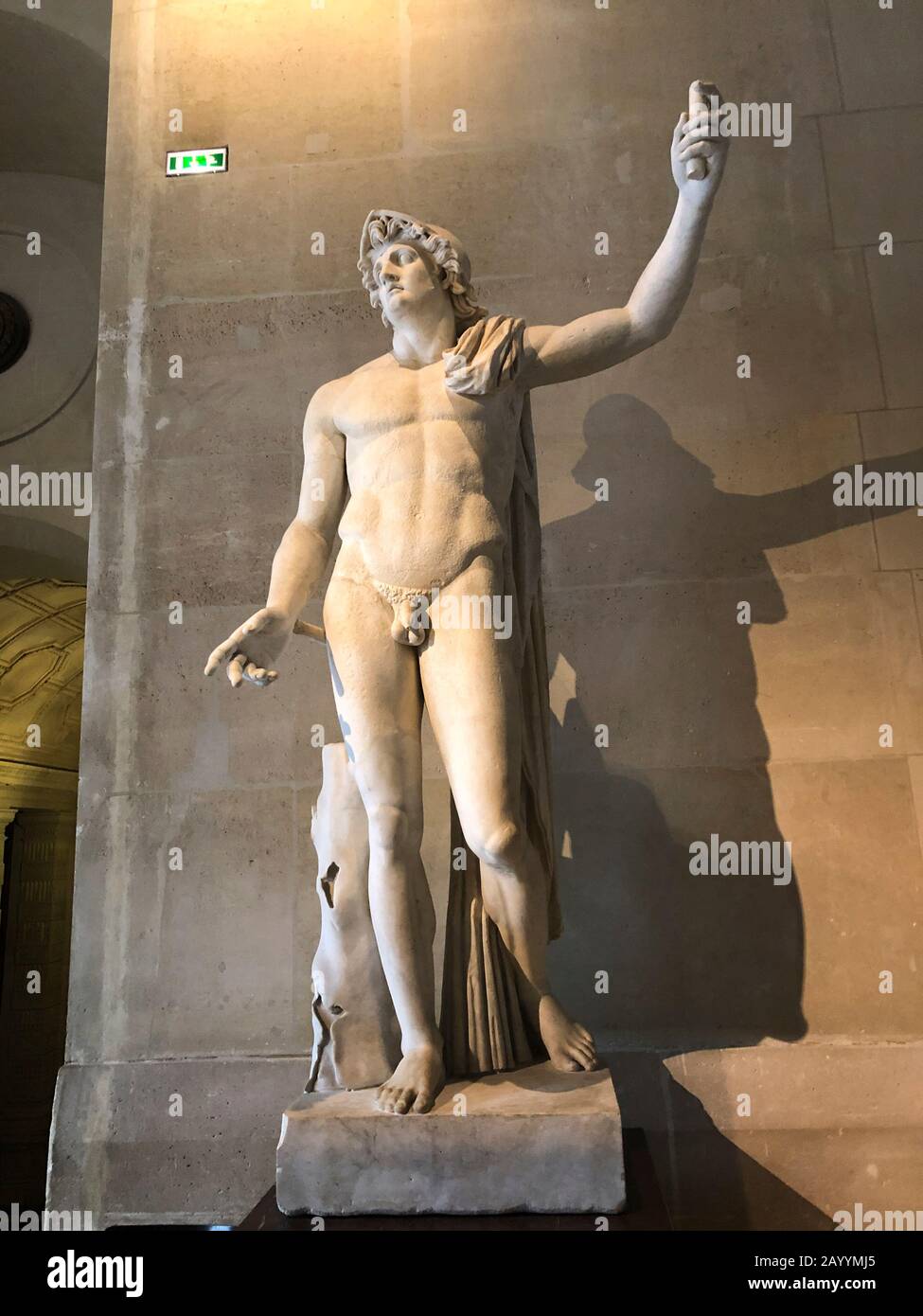 Statue grecque dans le célèbre musée du Louvre Banque D'Images