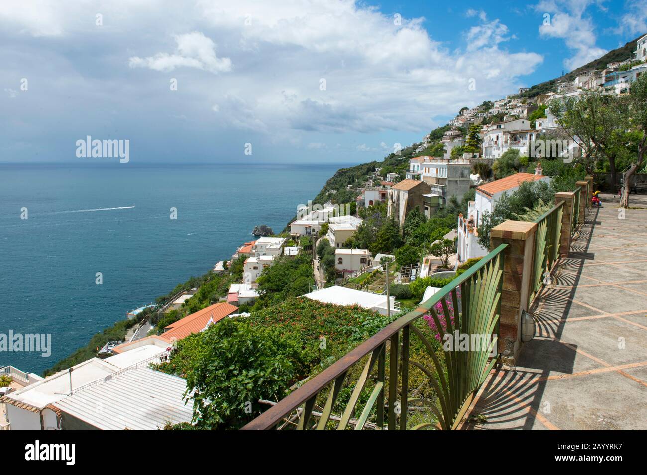 Praiano est une commune française, située sur la côte amalfitaine et située dans la région Campanie en Italie. Banque D'Images