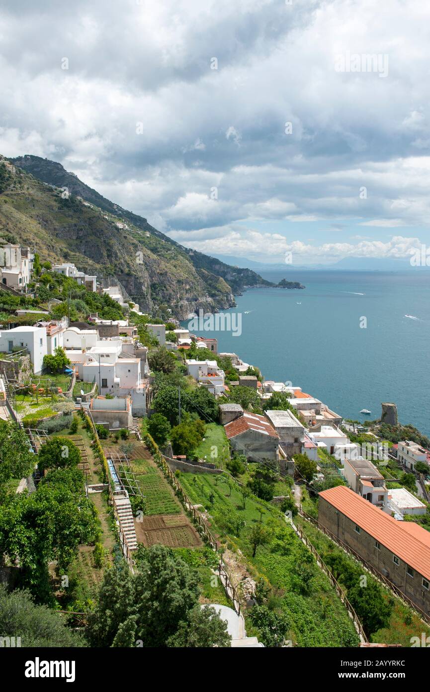 Praiano est une commune française, située sur la côte amalfitaine et située dans la région Campanie en Italie. Banque D'Images