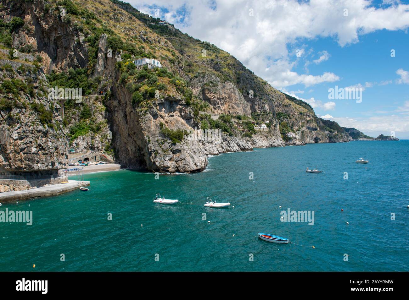 La ville de Praiano est une communauté de la province de Salerne dans la région Campanie du sud-ouest de l'Italie et est située sur la côte amalfitaine. Banque D'Images