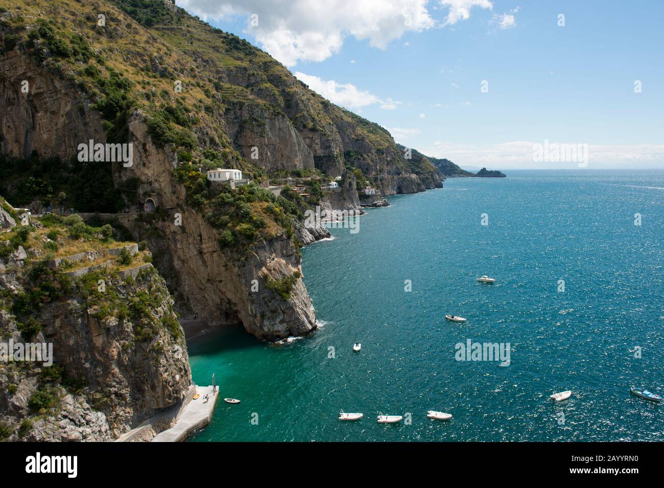 La ville de Praiano est une communauté de la province de Salerne dans la région Campanie du sud-ouest de l'Italie et est située sur la côte amalfitaine. Banque D'Images