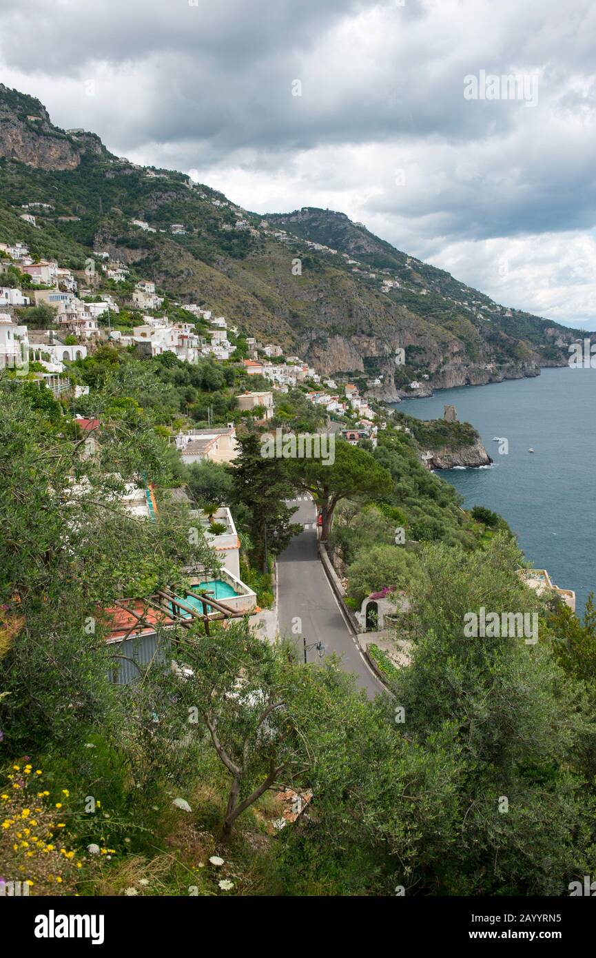 La ville de Praiano est une communauté de la province de Salerne dans la région Campanie du sud-ouest de l'Italie et est située sur la côte amalfitaine. Banque D'Images