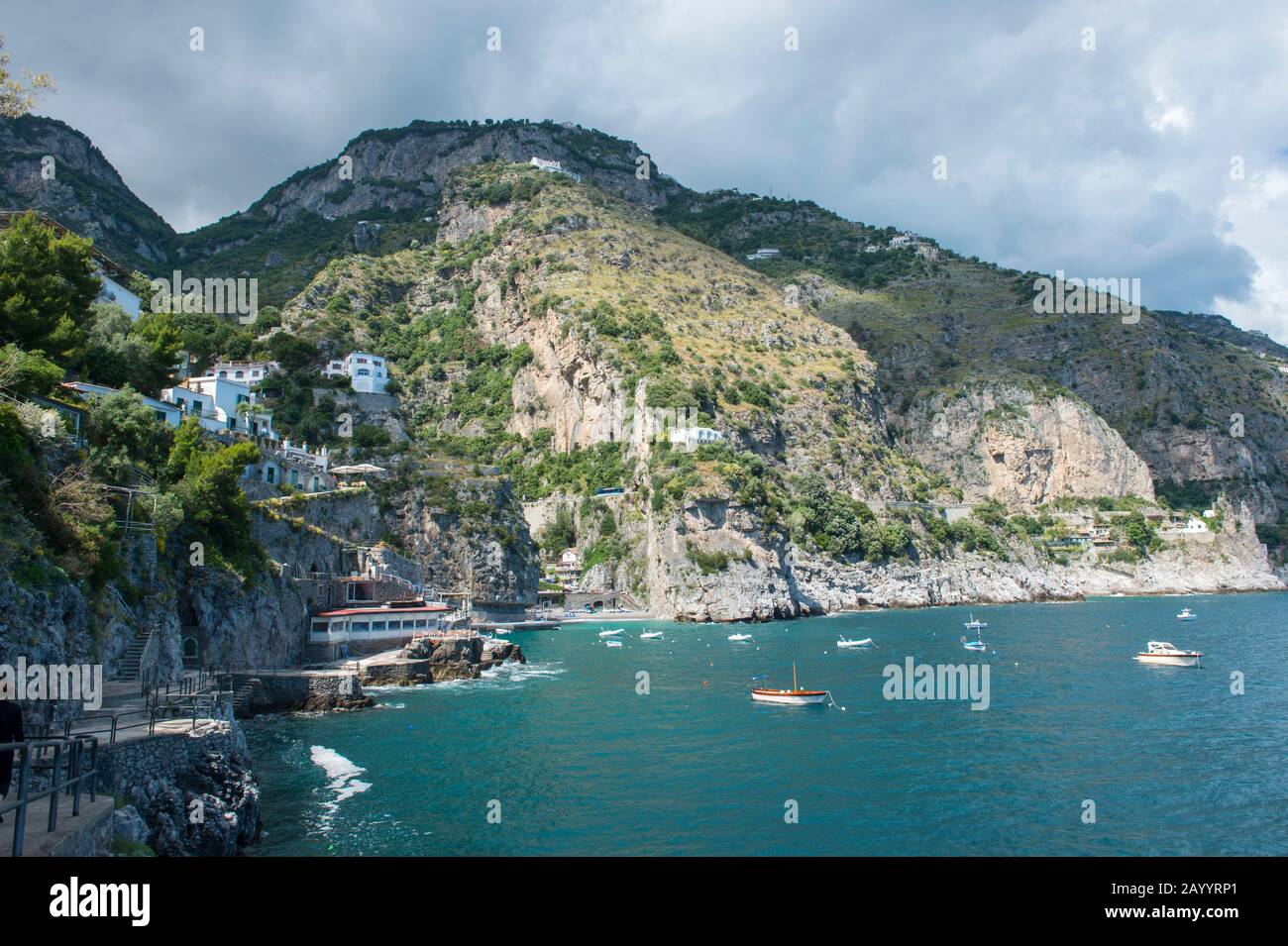 La ville de Praiano est une communauté de la province de Salerne dans la région Campanie du sud-ouest de l'Italie et est située sur la côte amalfitaine. Banque D'Images