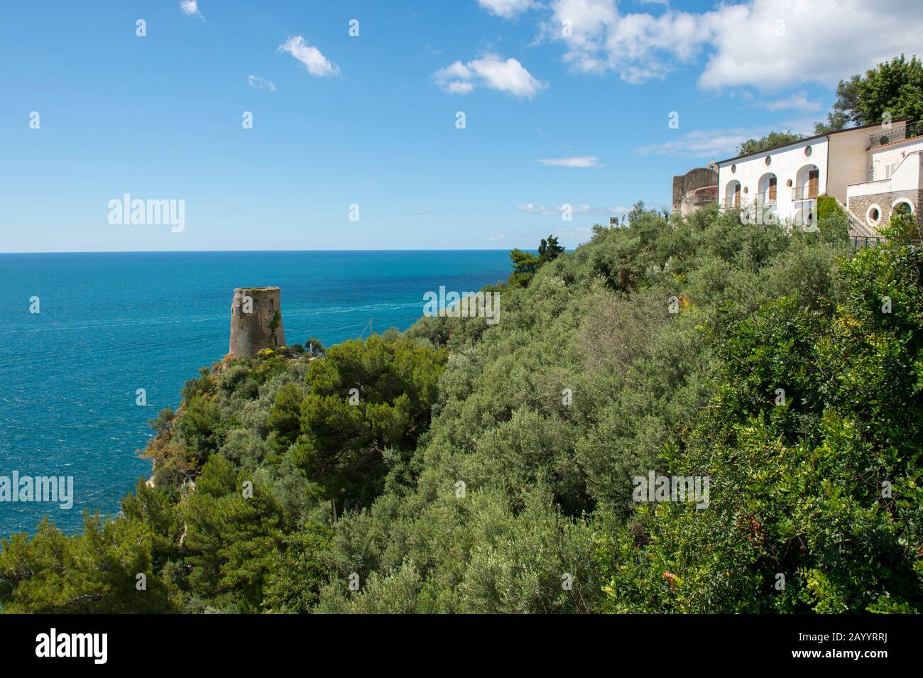 Vue sur la tour de Praiano, une communauté de la province de Salerne dans la région Campanie du sud-ouest de l'Italie et est située sur la côte amalfitaine. Banque D'Images