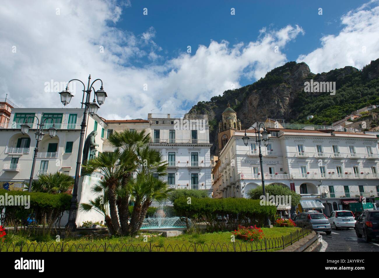 Le centre-ville d'Amalfi dans la province de Salerne dans la région de Campanie au sud-ouest de l'Italie, situé sur la côte amalfitaine. Banque D'Images