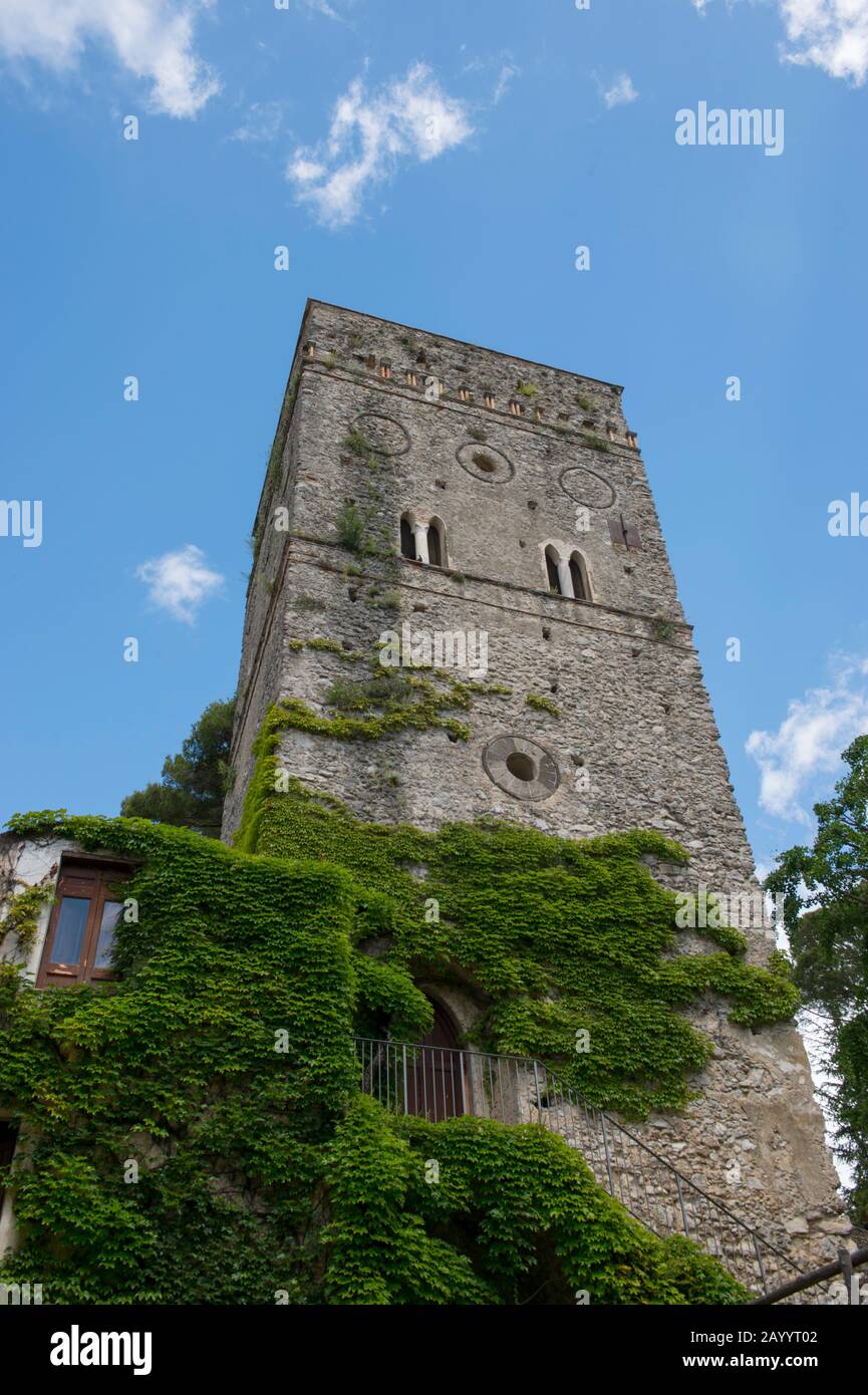 Ancienne tour d'observation de la Villa Rufolo à Ravello sur la côte amalfitaine, Italie. Banque D'Images