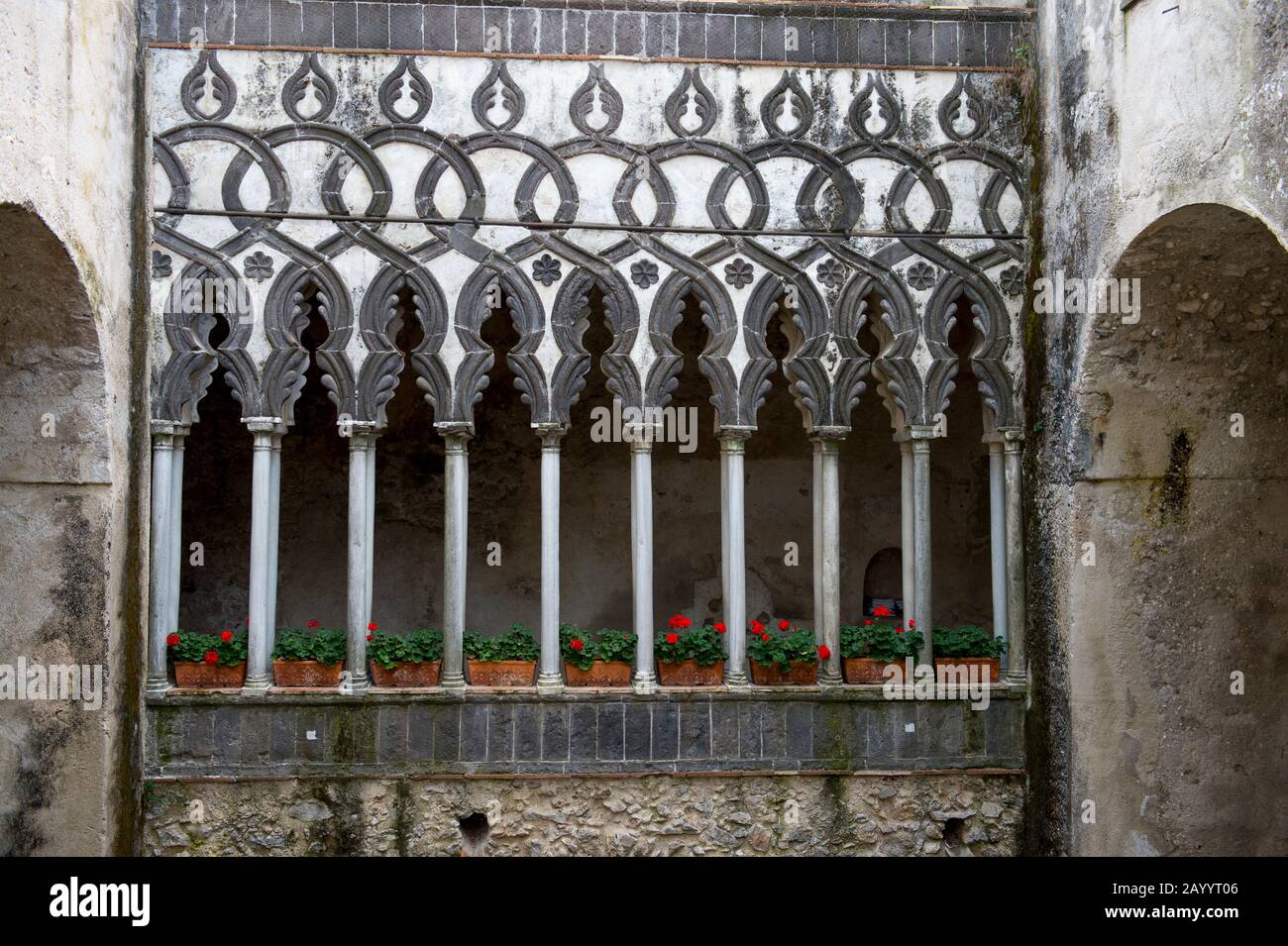 Chiostro moresco de Villa Rufolo à Ravello sur la côte amalfitaine, Italie. Banque D'Images