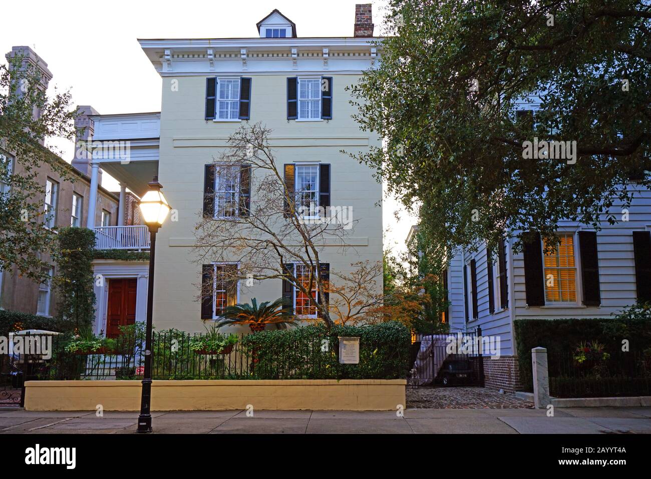 Charleston, SC -21 NOV 2019 - vue sur le quartier historique et ancien de Charleston, la plus ancienne et la deuxième plus grande ville de Caroline du Sud. Banque D'Images