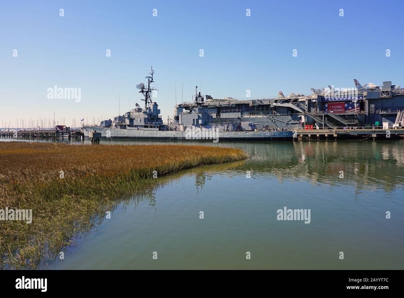Charleston, SC -21 NOV 2019 - vue sur l'USS Yorktown, un musée historique de porte-avions à Patriots point à Charleston, Caroline du Sud, United Stat Banque D'Images
