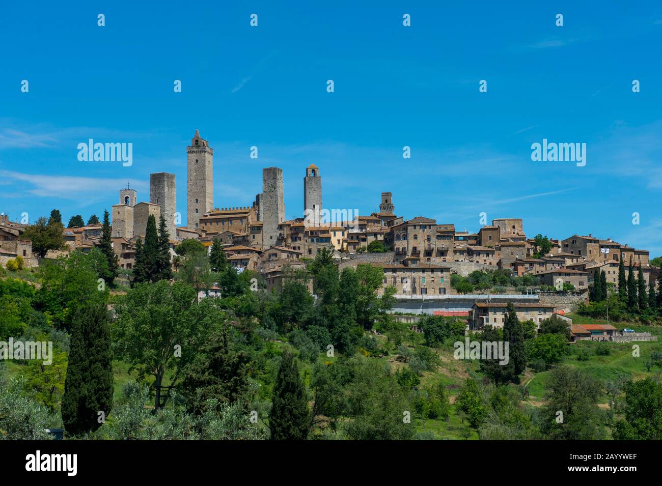 Vue sur la ville médiévale fortifiée de San Gimignano en Toscane, Italie. Banque D'Images
