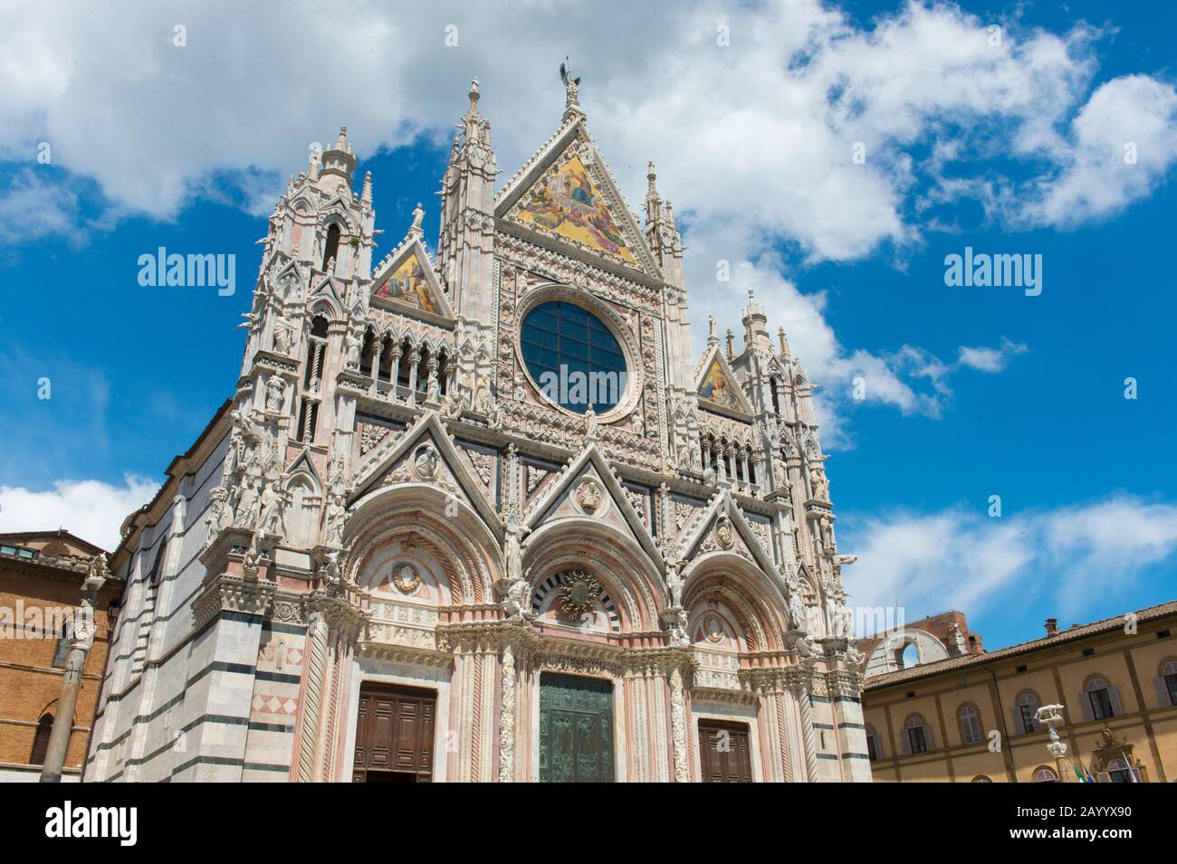 La cathédrale de Sienne de Santa Maria, mieux connue sous le nom de Duomo, est une église médiévale en marbre de Sienne, Italie d'art gothique des XIIIe et XIVe siècles Banque D'Images