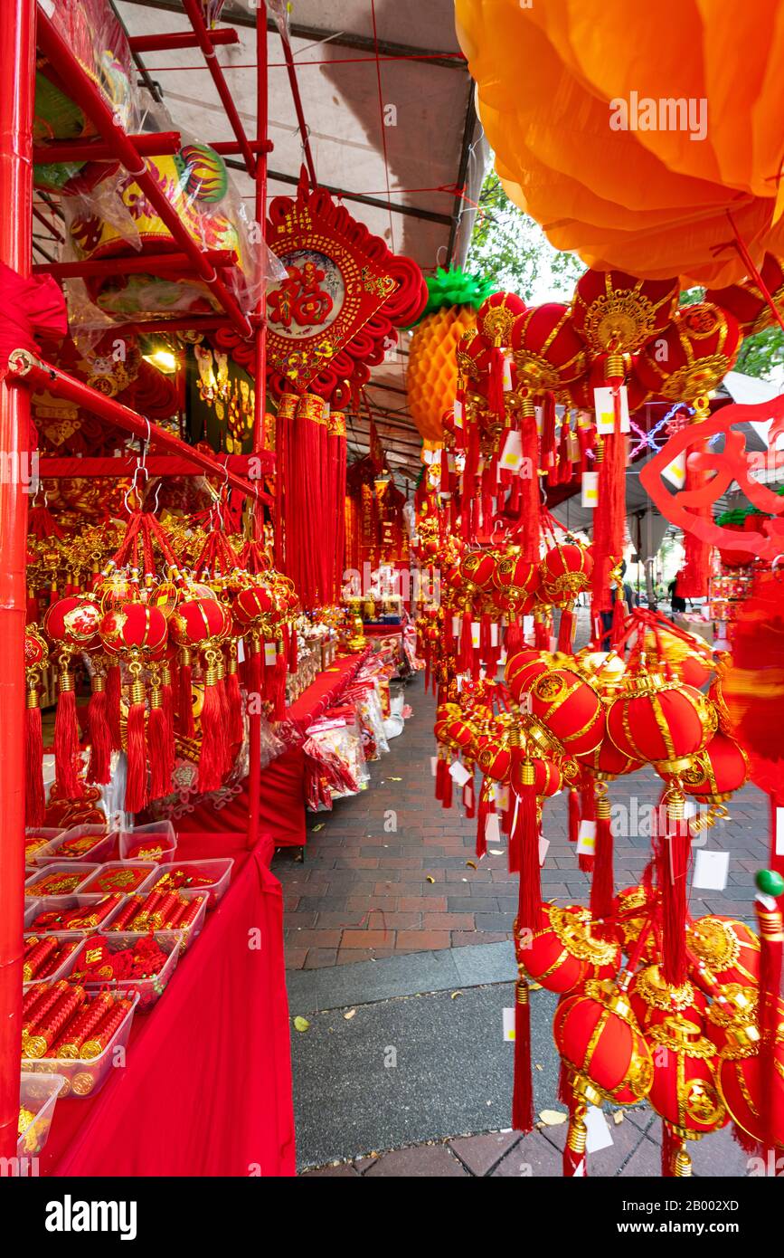 Singapour. Janvier 2020. La nouvelle année chinoise décorations dans le marché de rue dans la rue Waterloo Banque D'Images