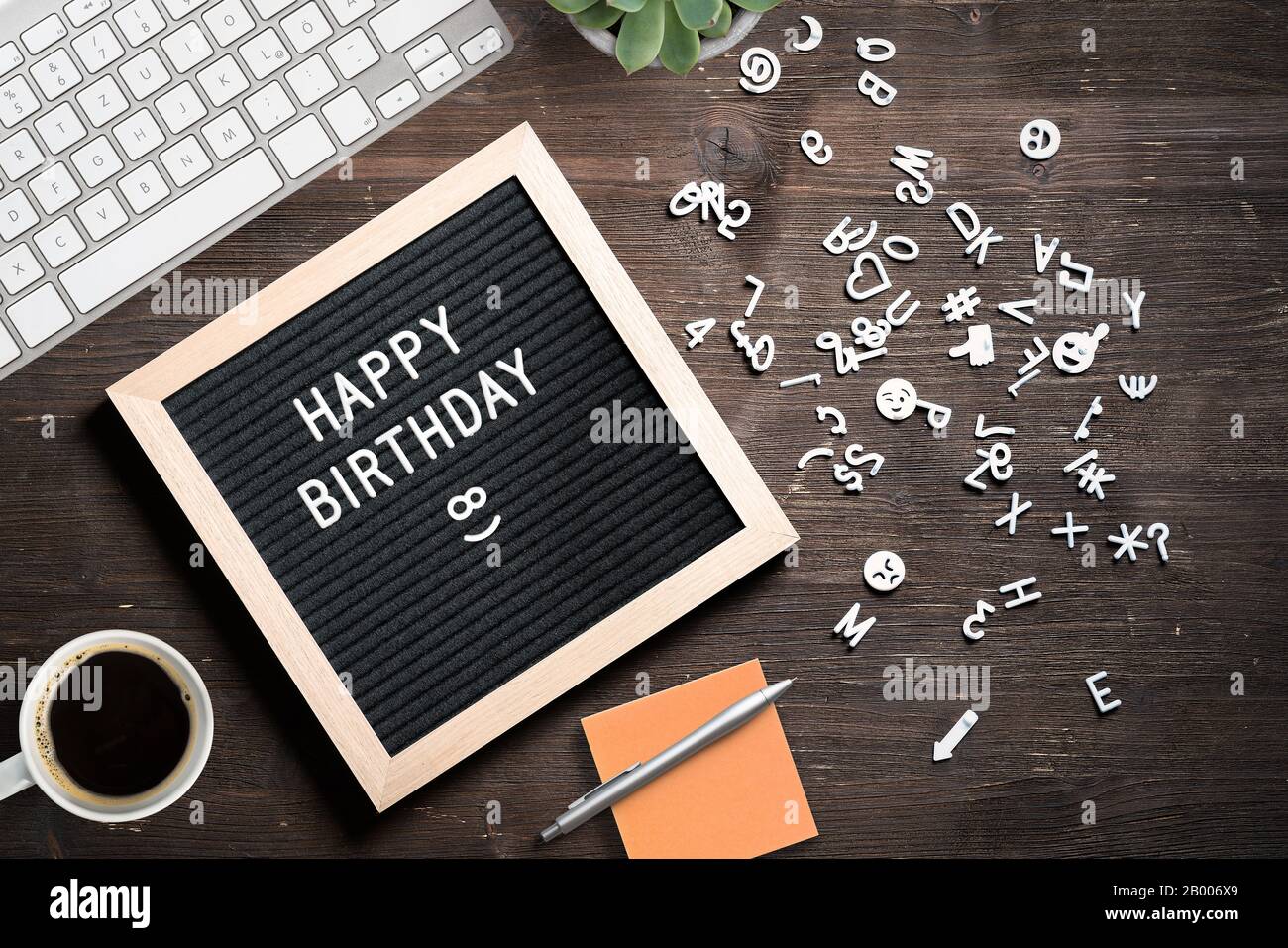 Sticky Note Happy Birthday Message Banque D Image Et Photos Alamy