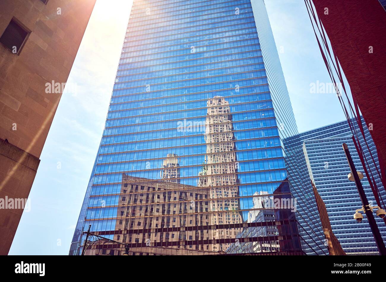 Manhattan architecture variée, image aux couleurs vives, New York City, États-Unis. Banque D'Images